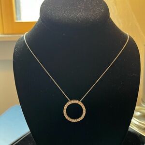 Classic Circular Pendant Necklace in silver Tone